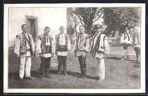 AK Podkarpatská Rus., Krojové typy, Ukrainer in Tracht