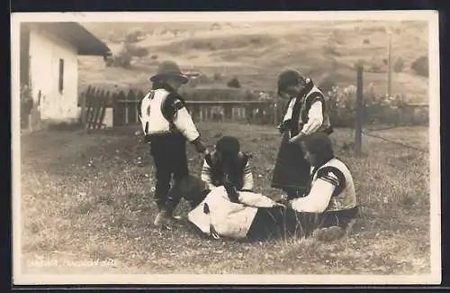 AK Ukrainische Kinder in Trachtenkleidung