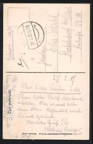 AK Typ maloruski, Junge Ukrainerin sitzt an einem Baum