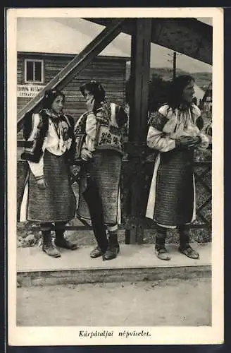 AK Kárpátaljai népviselet, Ukrainerinnen in Tracht