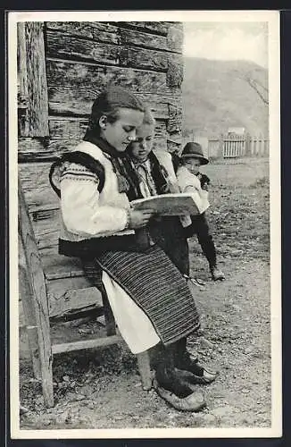 Foto-AK Jasina, Podk. Rus. Huculské deti od Jasiny, Huzulenkinder aus der Ukraine in Tracht