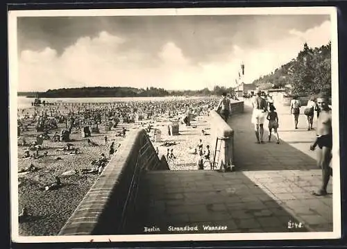 AK Berlin, Strandbad Wannsee mit Badegästen und Promenade