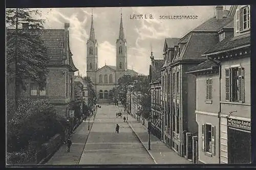 AK Lahr i. B., Schillerstrasse mit Kirche