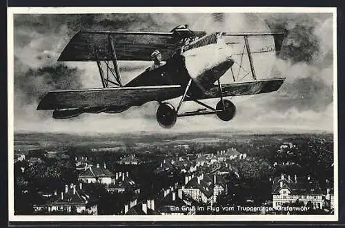 AK Grafenwöhr, Doppeldecker-Flugzeug über der Stadt
