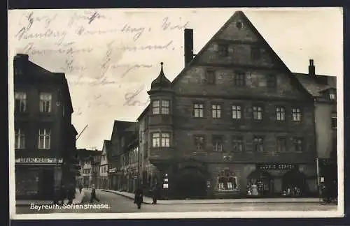 AK Bayreuth, Sofienstrasse mit Geschäft Ludwig Gerken und Passanten