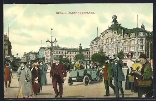 AK Berlin, Alexanderplatz mit Passanten und Auto