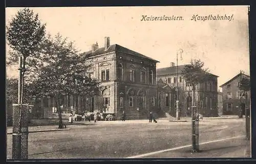 AK Kaiserslautern, Hauptbahnhof mit Passanten