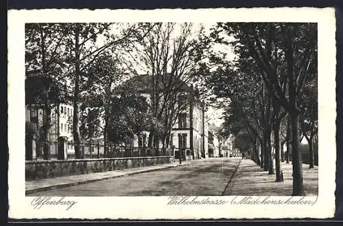 AK Offenburg, Wilhelmstrasse mit Mädchenschulen