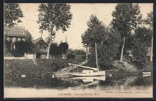 AK Pontoise, Quai de Pothuis avec voilier amarré et maisons en arrière-plan