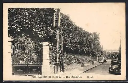 AK Eaubonne, Rue Condorcet avec portail et voiture sur la route