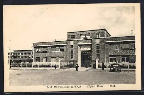 AK Eaubonne, Hôpital Roux avec voiture ancienne sur la place