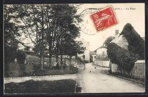 AK Brignancourt, La Place avec arbres et maisons au bord de la route