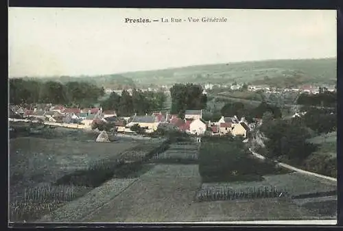 AK Presles, La Rue, Vue Générale