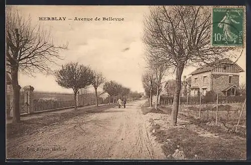 AK Herblay, Avenue de Bellevue avec arbres et maisons