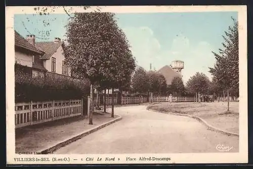 AK Villiers-le-Bel, Place Alfred-Descamps et château d`eau en arrière-plan