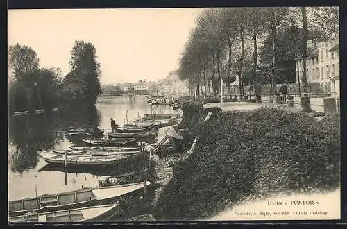 AK Pontoise, L`Oise et ses barques alignées sur la rive arborée