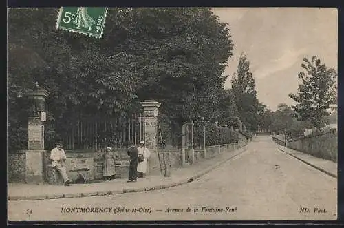 AK Montmorency, Avenue de la Fontaine-René avec passants devant l`entrée du parc