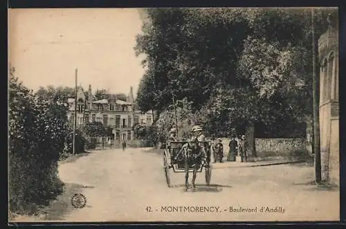 AK Montmorency, Boulevard d`Andilly avec calèche et passants