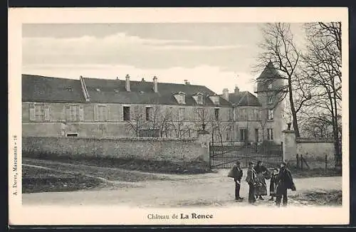 AK La Ronce, Château de La Ronce et groupe d`enfants devant l`entrée
