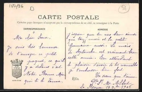 AK La Ronce, Château de La Ronce et groupe d`enfants devant l`entrée