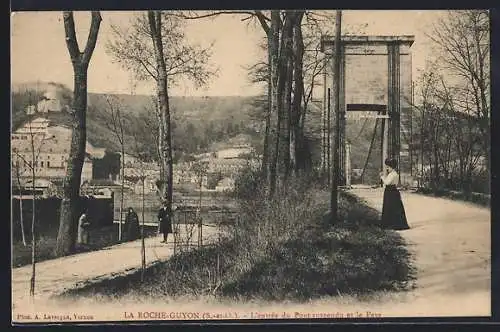 AK La Roche-Guyon, L`entrée du Pont suspendu et le Pays