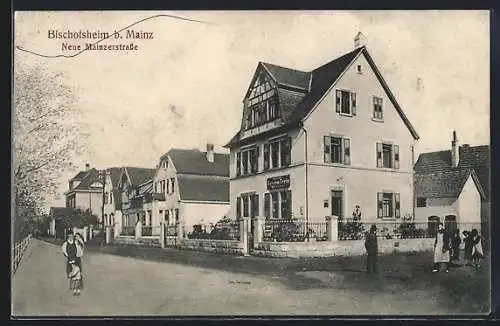 AK Bischofsheim b. Mainz, Neue Mainzerstrasse mit Passanten