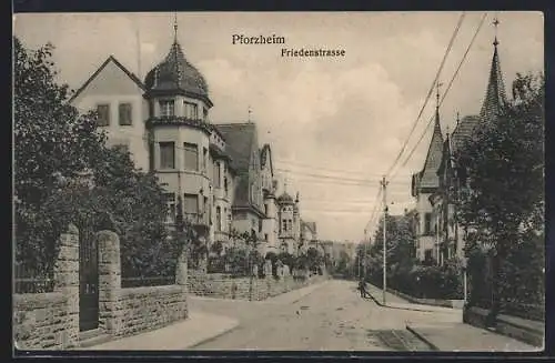 AK Pforzheim, Friedenstrasse mit einem Mann