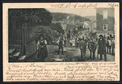 AK Finsterbergen i. Th., Ochsen und Passanten auf der Dorfstrasse