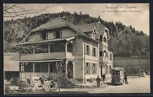 AK Todtmoos-Au, Gasthaus und Pension zur Wehraschlucht-Hirschen, Strassenansicht mit Automobilen
