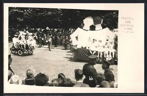 AK Wien, Gewerbefestzug 1929, Figurenwagen, Blumengefährt