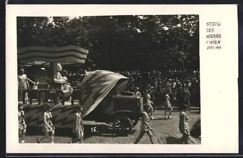 AK Wien, Gewerbefestzug 1929, Wagen mit Wellenmotiv u. kostümierten jungen Damen
