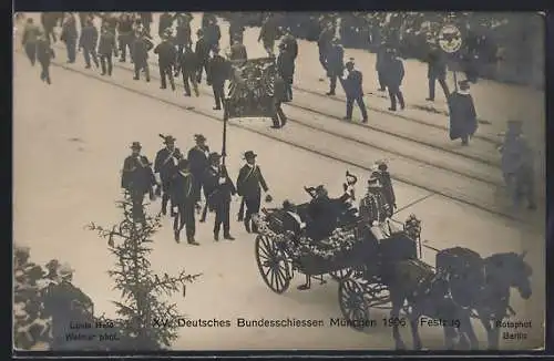 AK München, Deutsches Bundesschiessen 1906, Festzug, Kutsche mit Standarte