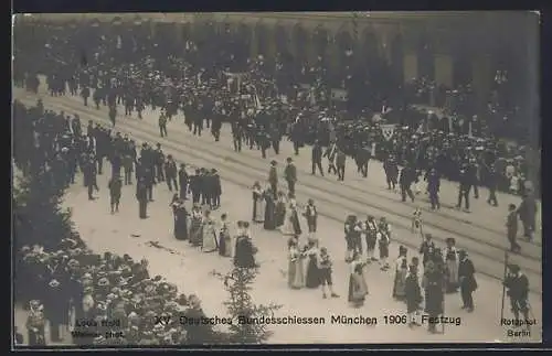 AK München, Deutsches Bundesschiessen 1906, Festzug, Trachten und Publikum
