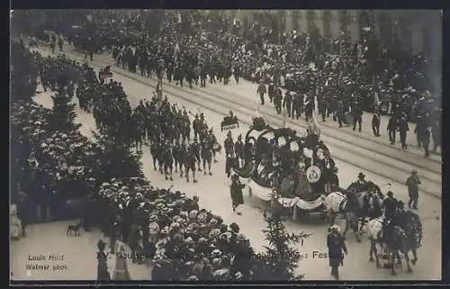 AK München, Deutsches Bundesschiessen 1906, Festzug, mit Wagen Gaisach und Publikum