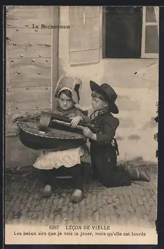 AK Zwei Kinder mit einer Drehleier