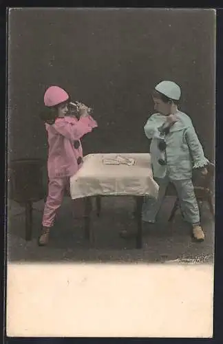 AK Pierrots mit leeren Gläsern