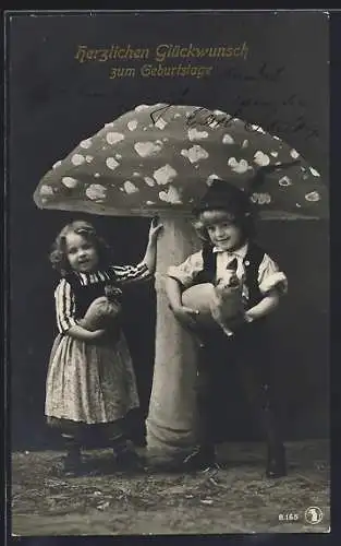 AK Zwei Kinder unter einem Fliegenpilz, Geburtstagskarte