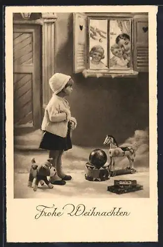 AK Mädchen spielt mit ihren Spielzeugen im Schnee