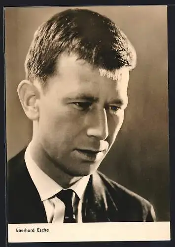 AK Schauspieler Eberhard Esche im Anzug porträtiert