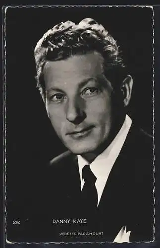 AK Schauspieler Danny Kaye im Portrait mit Anzug
