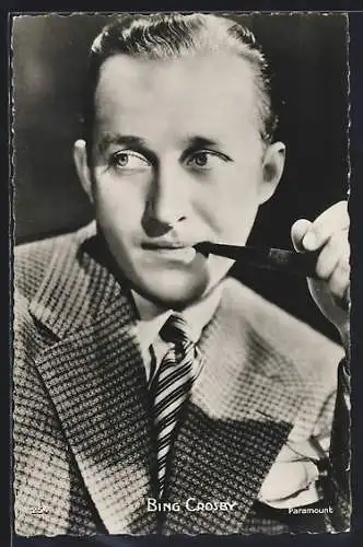 AK Schauspieler Bing Crosby raucht Pfeife
