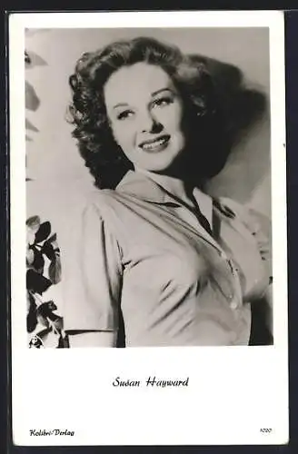 AK Susan Hayward, Portrait in Hemdbluse