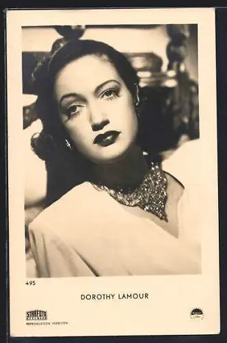 AK Dorothy Lamour, Portrait mit ernstem Blick