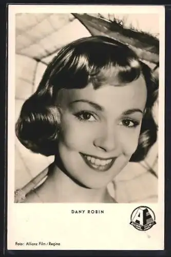 AK Schauspielerin Dany Robin mit charmantem Lächeln