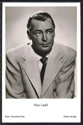 AK Schauspieler Alan Ladd im Anzug mit Krawatte