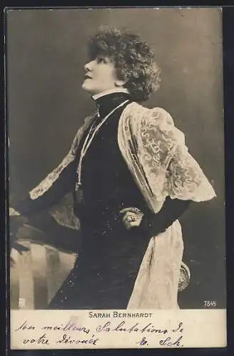 AK Sarah Bernhardt mit Spitzenumhang, Portrait