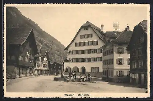 AK Wassen, Dorfplatz mit Säulendenkmal