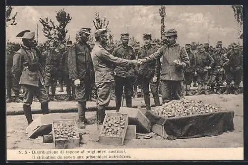 AK Distribution de savon aux prisonniers austrichiens, Kriegsgefangene