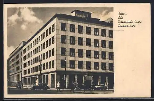 AK Berlin, Französische Strasse und Friedrichstrasse mit Autos und Passanten