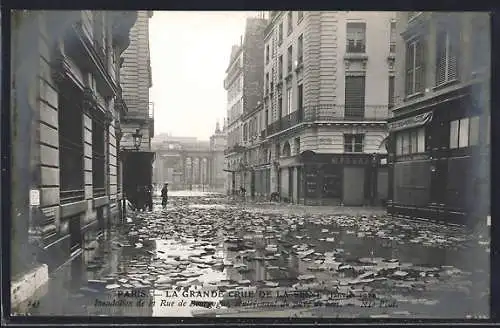 AK Paris, Inondation de la Rue de Bourgogne lors de la grande crue de la Seine 1910